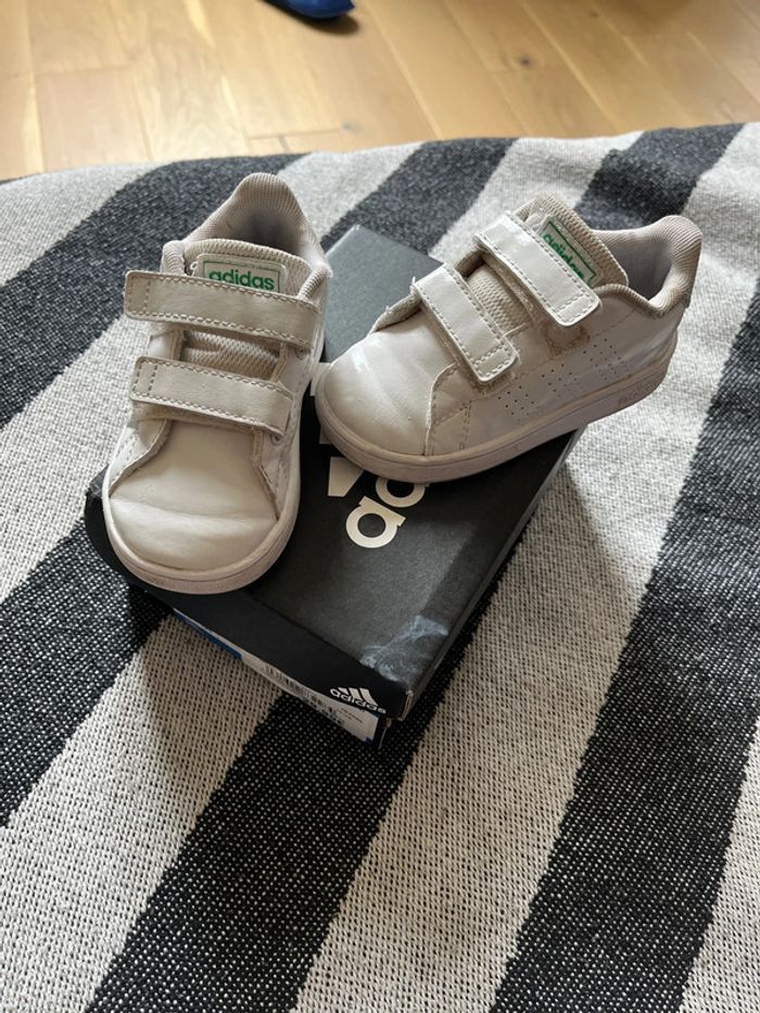 Chaussures adidas 22
