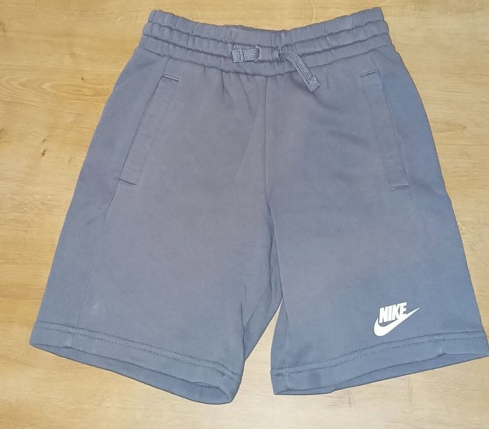 Short Nike 7/8ans