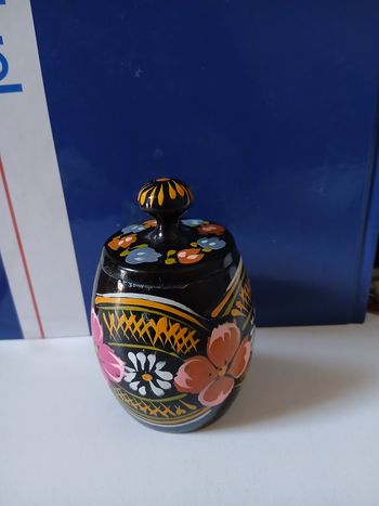 Boîte en bois peinte