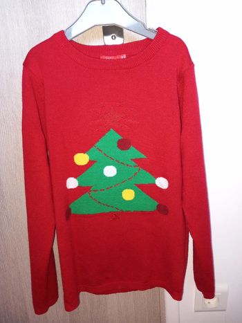 Joli Pull de noel  rouge 10ans