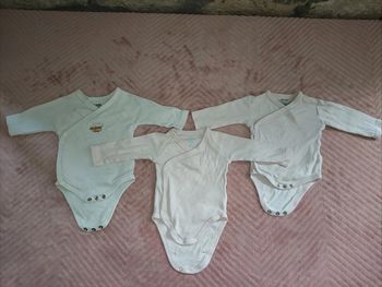 #bodies 1 mois bébé fille#