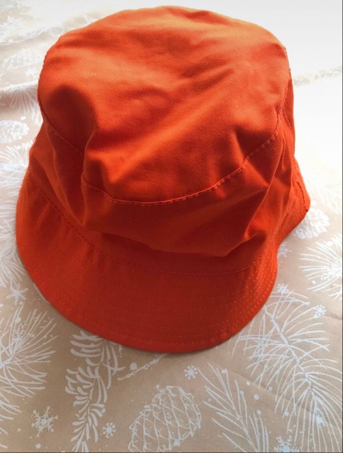 Bob reversible + lunettes de soleil - photo numéro 3