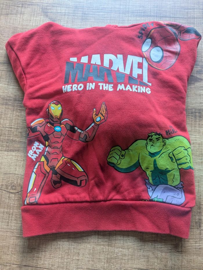 Pull marvel garcon 6-7 ans