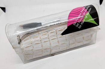 Set pinceaux de maquillage avec sa trousse.
Neuf