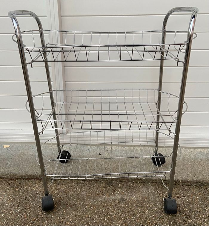 Petite desserte en alu bon état