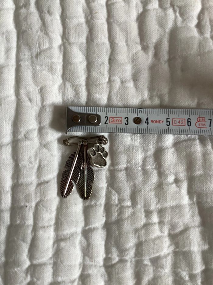 Broche à breloques amérindiennes en métal argenté - photo numéro 2