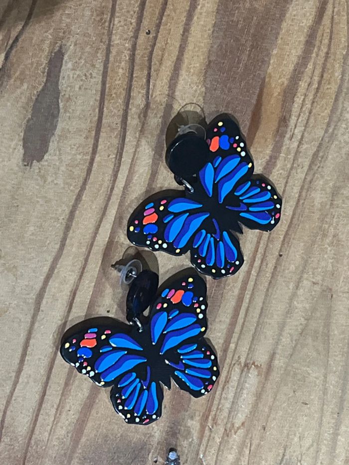 Boucle d’oreille papillon