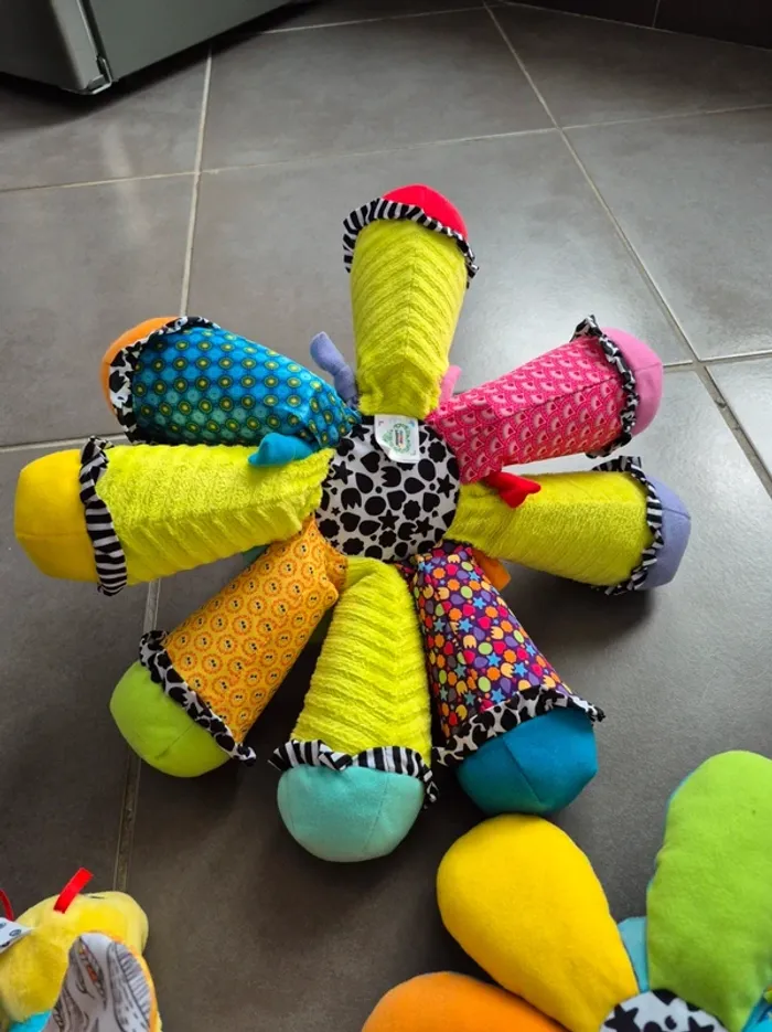 Grande peluche pieuvre musiciale + pieuvre d'activités + hochet Freddie la Luciole - photo numéro 10