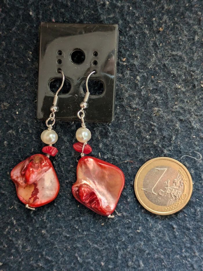 Boucles d'oreilles pendantes rouges - photo numéro 2