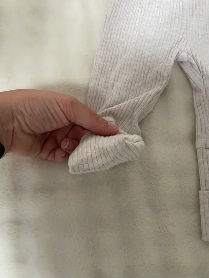Ensemble bébé beige neuf - photo numéro 2