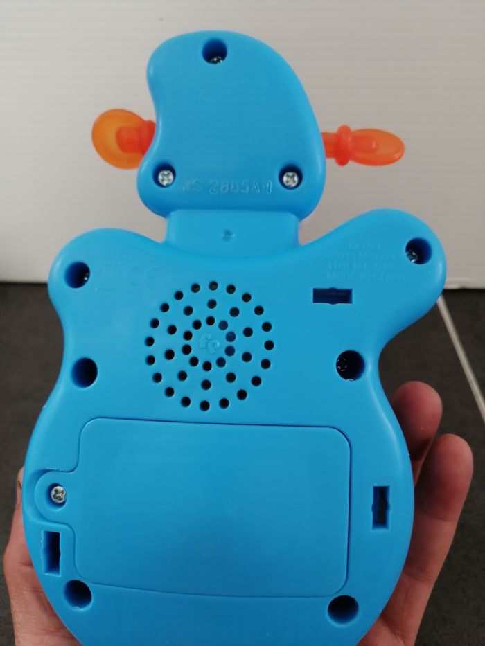 ma 1 er guitare de fisher price - photo numéro 5