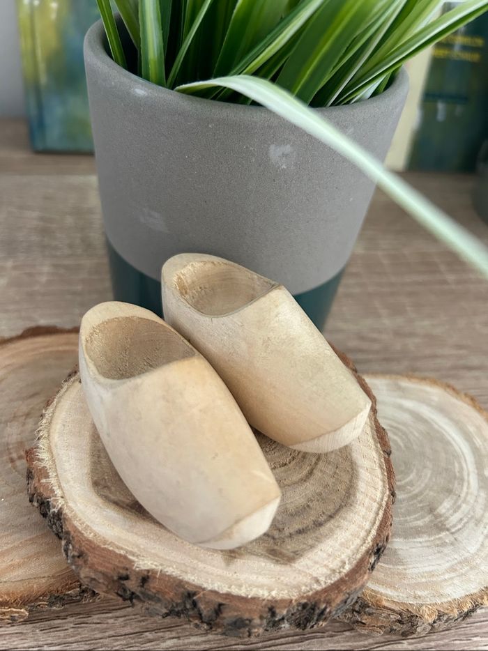 Lot de 2 sabots hollandais miniatures en bois – décor vintage, parfait état - photo numéro 10