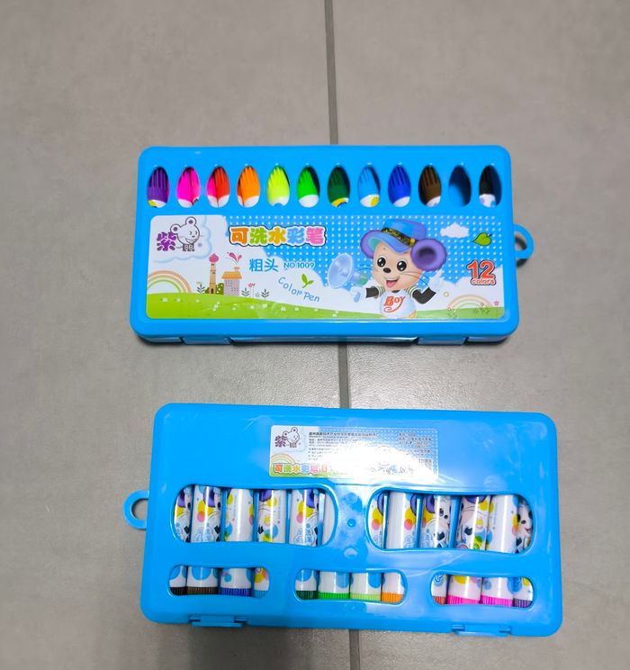 Deux boîtes de feutres neuves