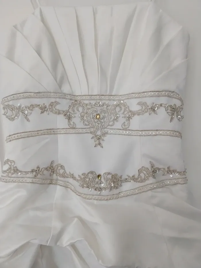 Robe de mariée à bretelle blanche - photo numéro 3