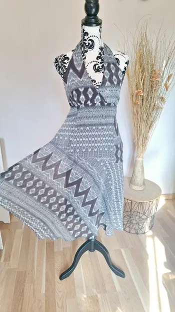 Sublime robe de cérémonie asymétrique et dos nu taille 40/42