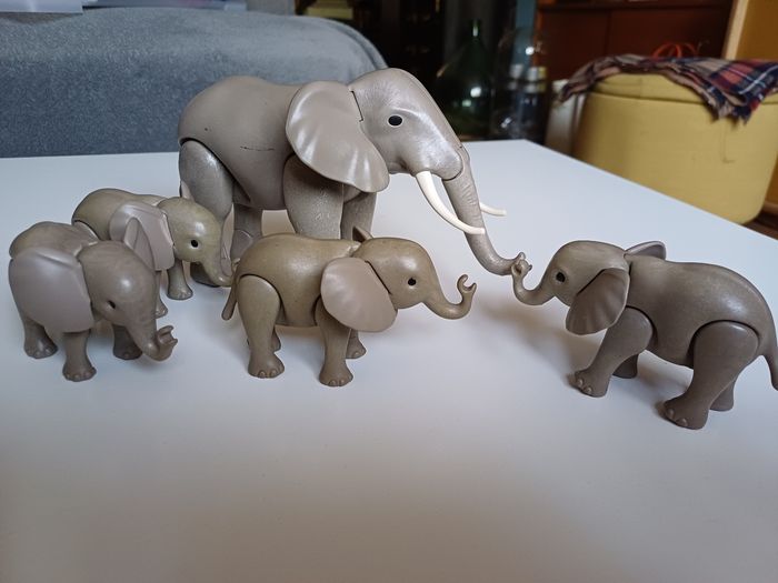 Lot de figurines famille éléphants playmobil
