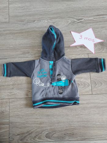 Pull à capuche 3 mois