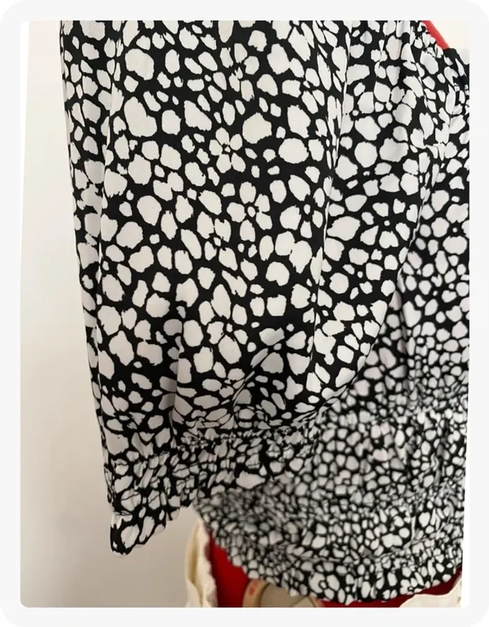 Top satiné smocké imprimé noir et blanc Tally Weijl - photo numéro 3