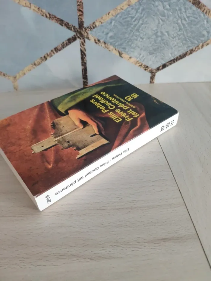 Livre poche grands détectives 10 18 Frère Cadfael fait pénitence Peters - photo numéro 6
