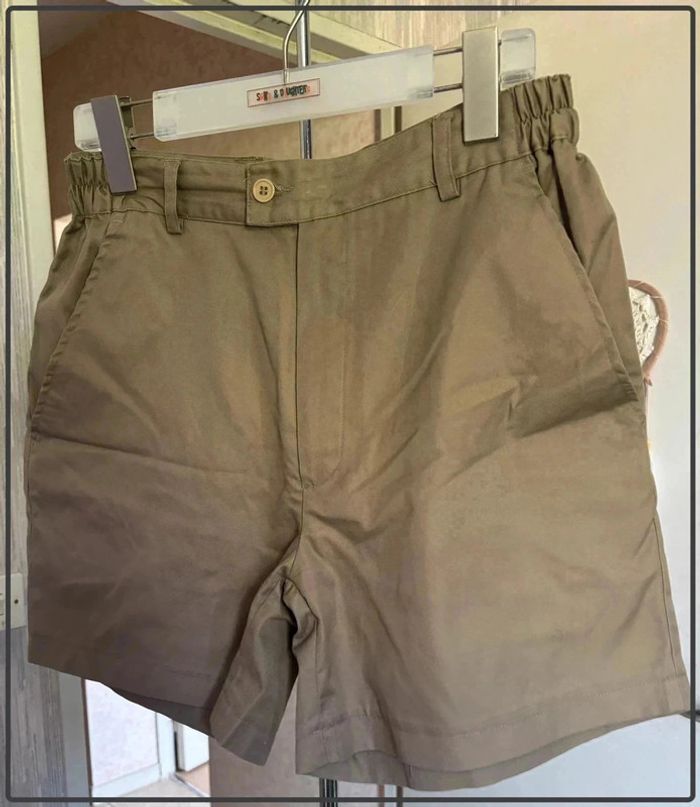 Short taille élastique taille 42 marque tissaia