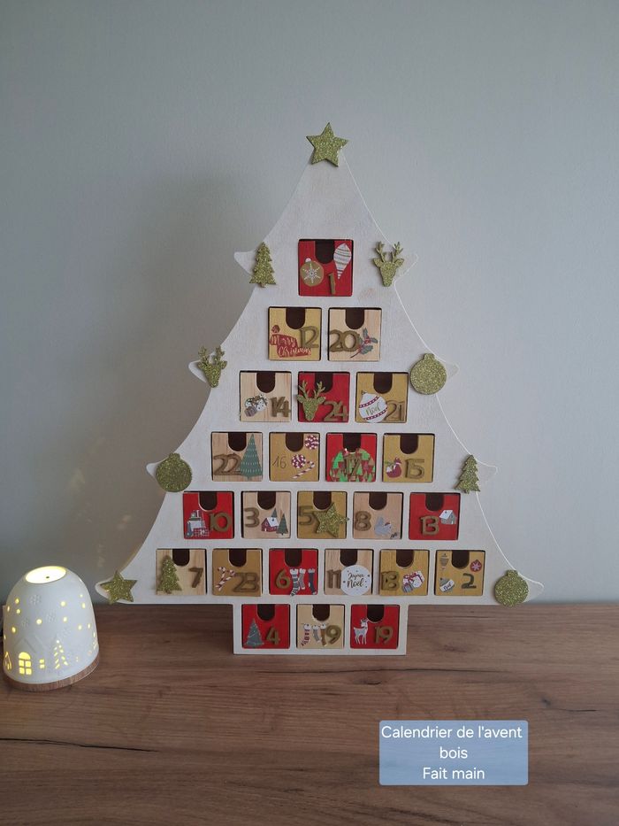 Calendrier de l’avent en bois forme sapin – fait main