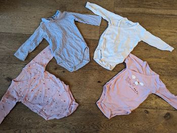 Lot 4 bodies kitchoun 12 mois