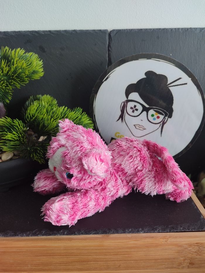 peluche doudou chat couché rose tigré blanc bleu sandy rouge Poils DD003571 - photo numéro 2