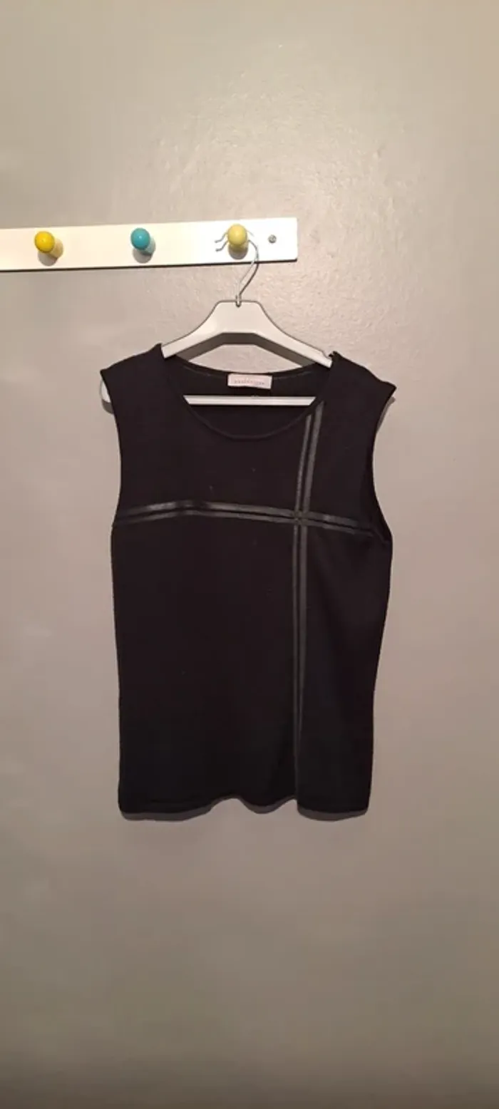 T Shirt noir manches courtes - Marque Pure&Simple - Taille 40 - Bon état.