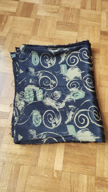 Tissu noir et doré 