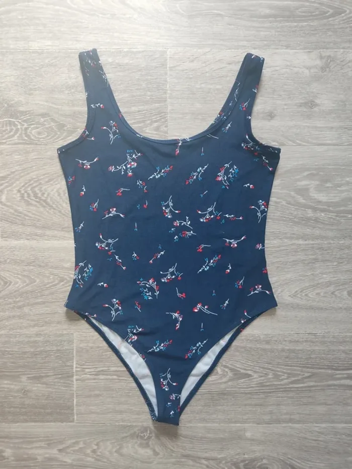 Body stretch bleu marine motif fleuri taille M Ardene neuf - photo numéro 5