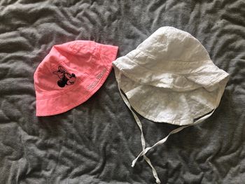 Lot 2 chapeaux 3 mois