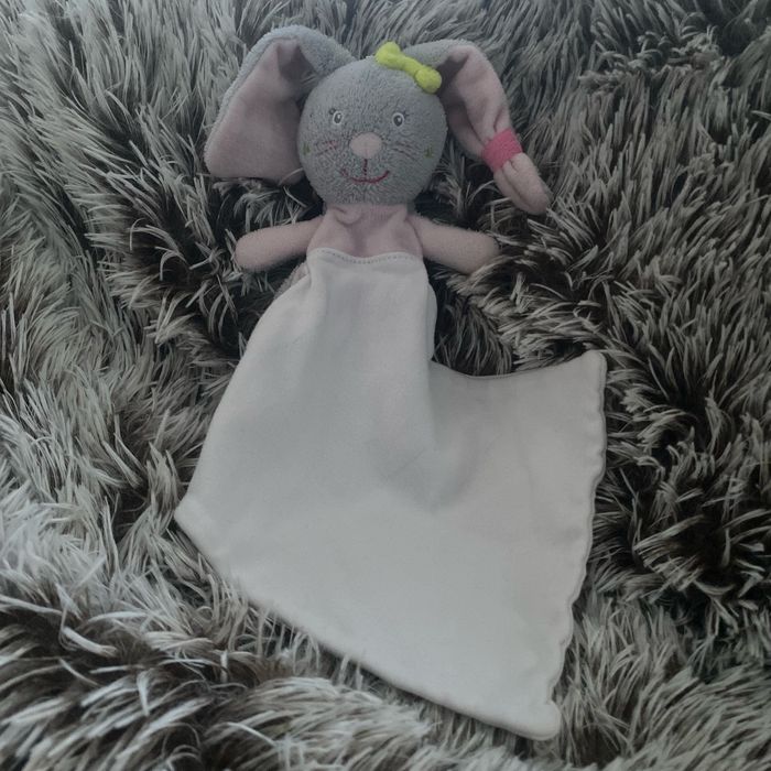 Doudou lapin mouchoir sucre d’orge