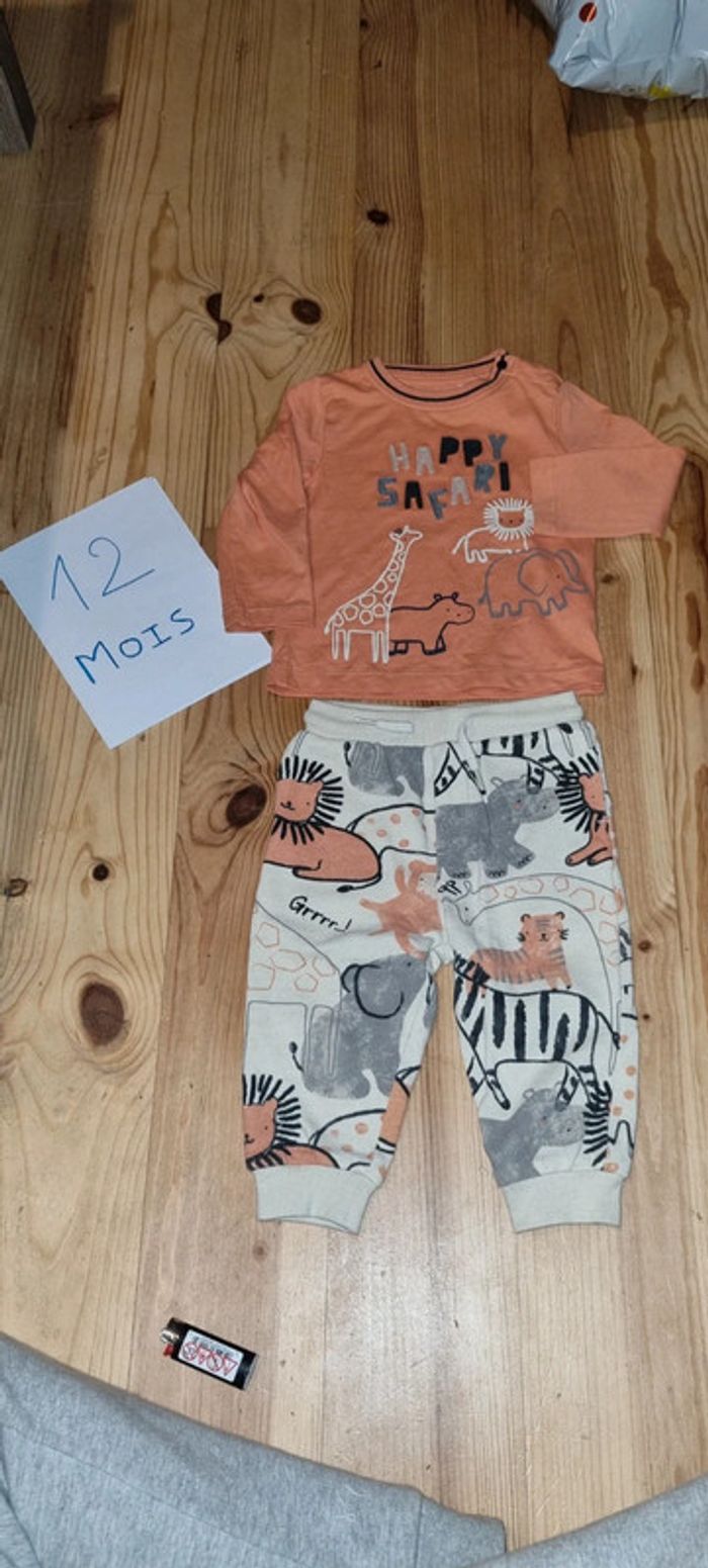 Ensemble tee shirt pantalon