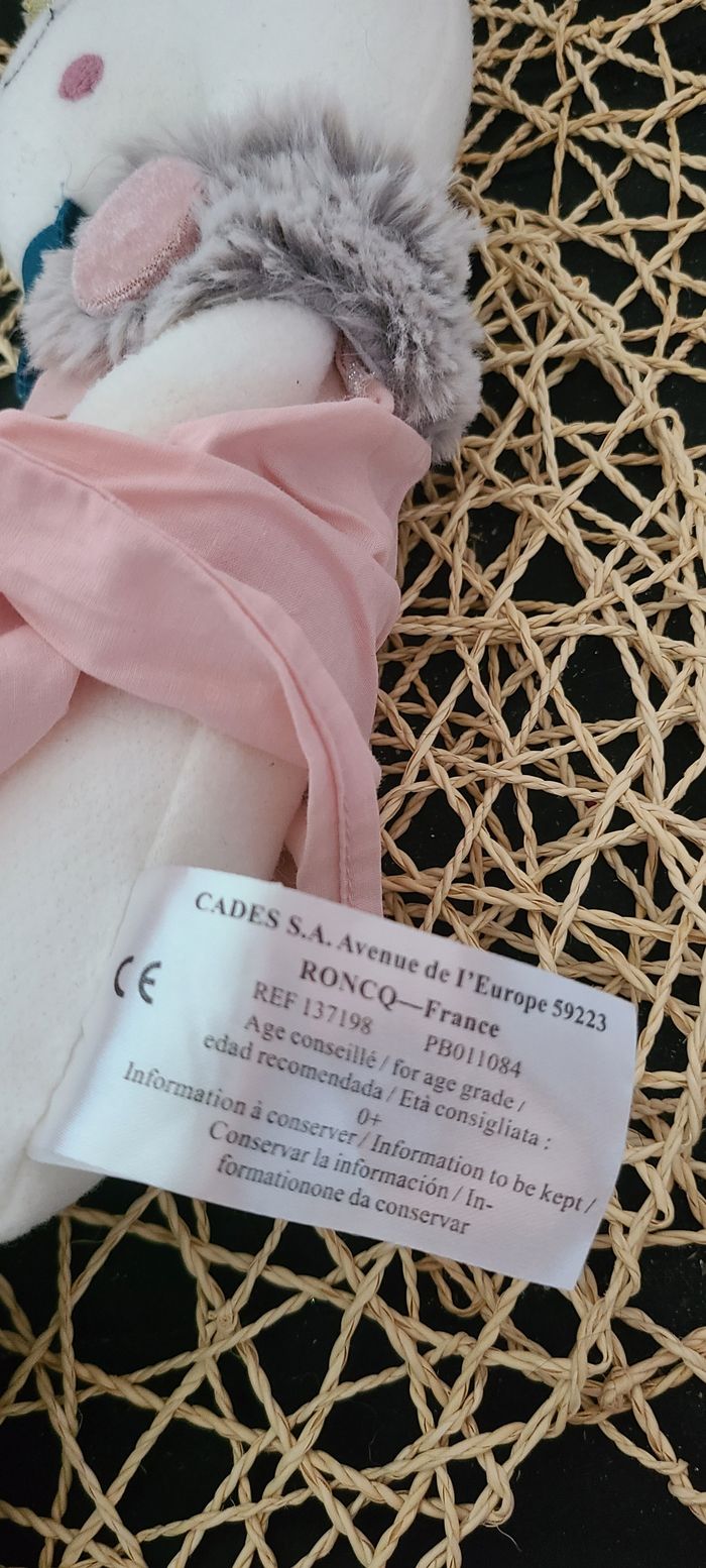 Peluche Sofia cygne CADES robe rose pattes en laine - photo numéro 2