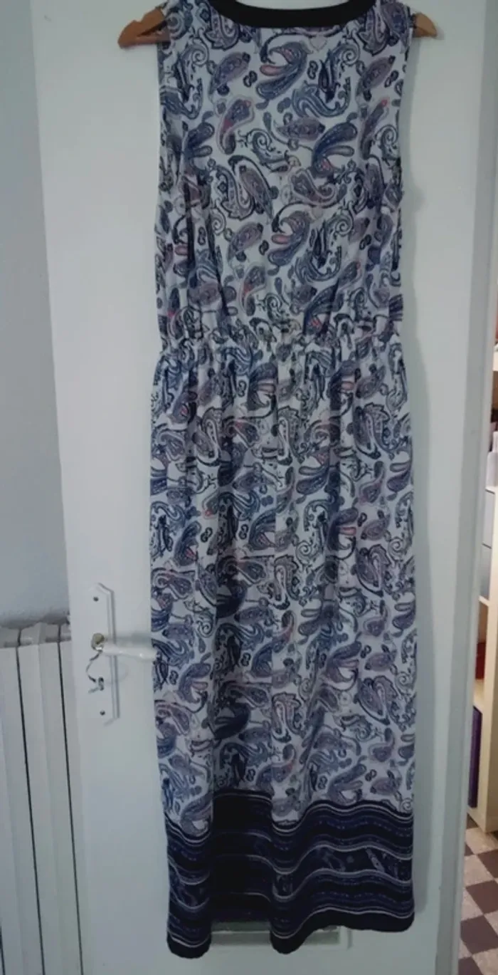 Robe longue sans manches