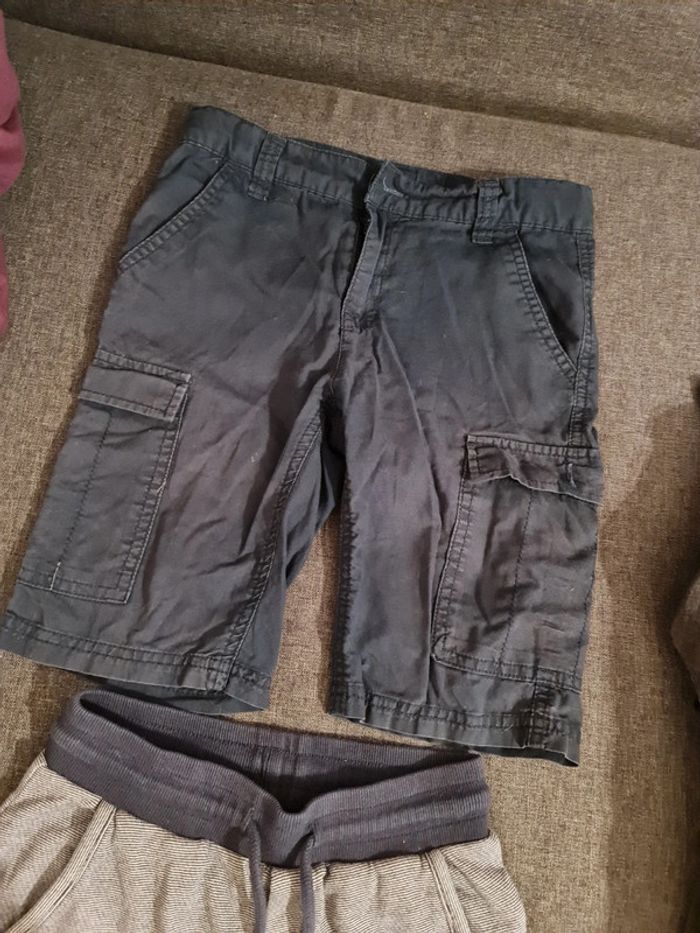 Lot 2 shorts bermudas 8 ans - photo numéro 3
