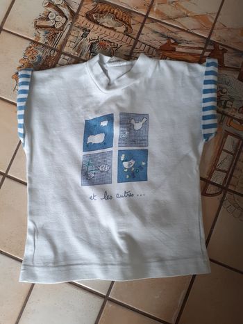 Tee shirt blanc motif bleu