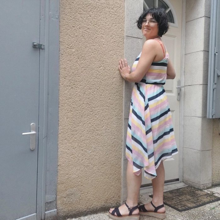 Jolie robe 12/14 ans - photo numéro 2