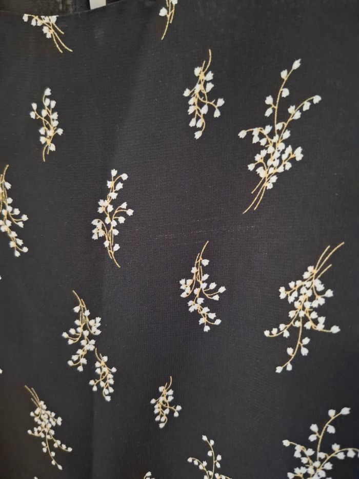 Blouse la petite étoile taille 36 en très bon état (petite rayure légèrement visible voir la photo - photo numéro 3