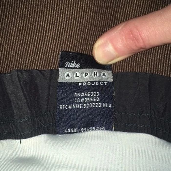 Pantacourt de sport Nike pour femme taille 38 - photo numéro 3