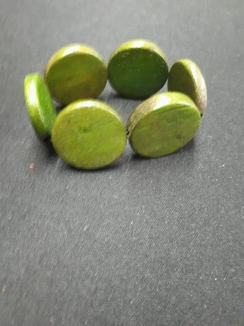 Bracelet en bois vert