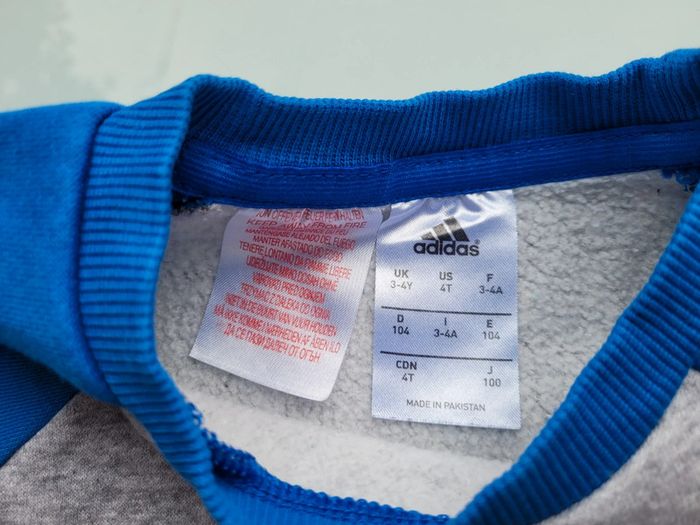 Très beau sweat Adidas, gris et bleu, taille 3/4, 104 cm - photo numéro 2