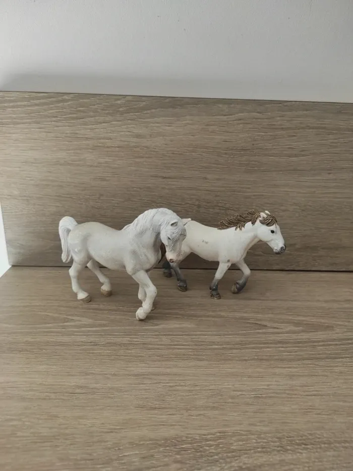 Lot de 2 chevaux Schleich