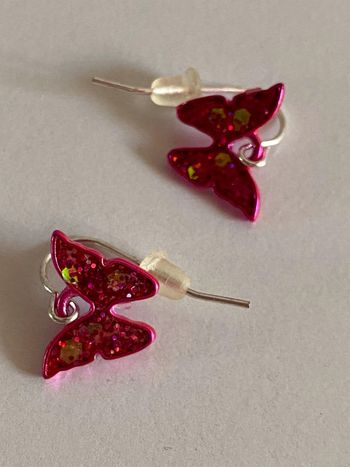 boucles d’oreilles papillon rose