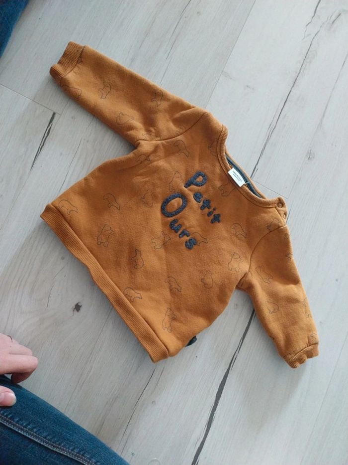 Pull tape a l'œil 9 mois