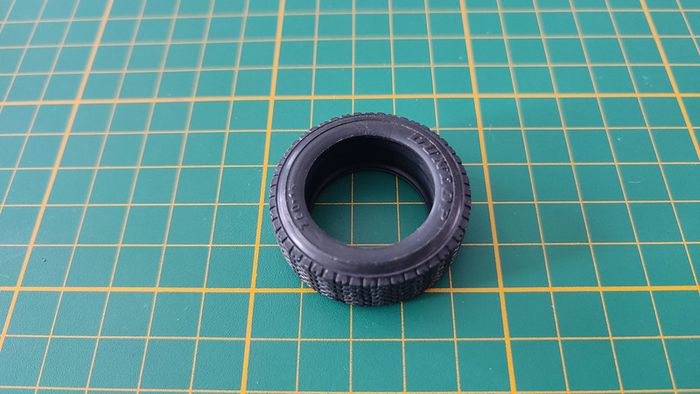 Pneu seul Dunlop pièce détachée miniature Bburago Burago Jaguar type E 1961 1/18 1/18e 1/18ème #B88