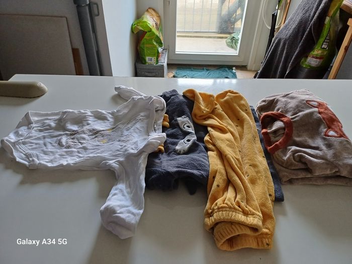 Lot de 2 pyjama en 6 mois un1 pièce l'autre 2 - photo numéro 3
