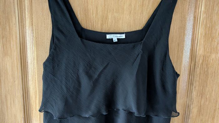 Robe noire à volants. - photo numéro 2