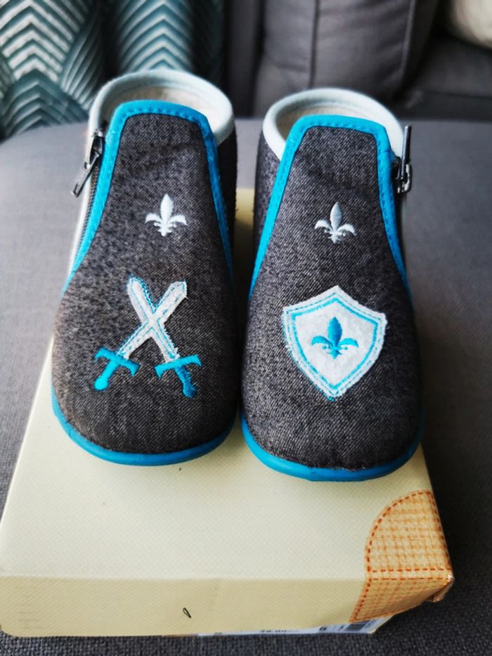 Chaussons taille 26 - photo numéro 2