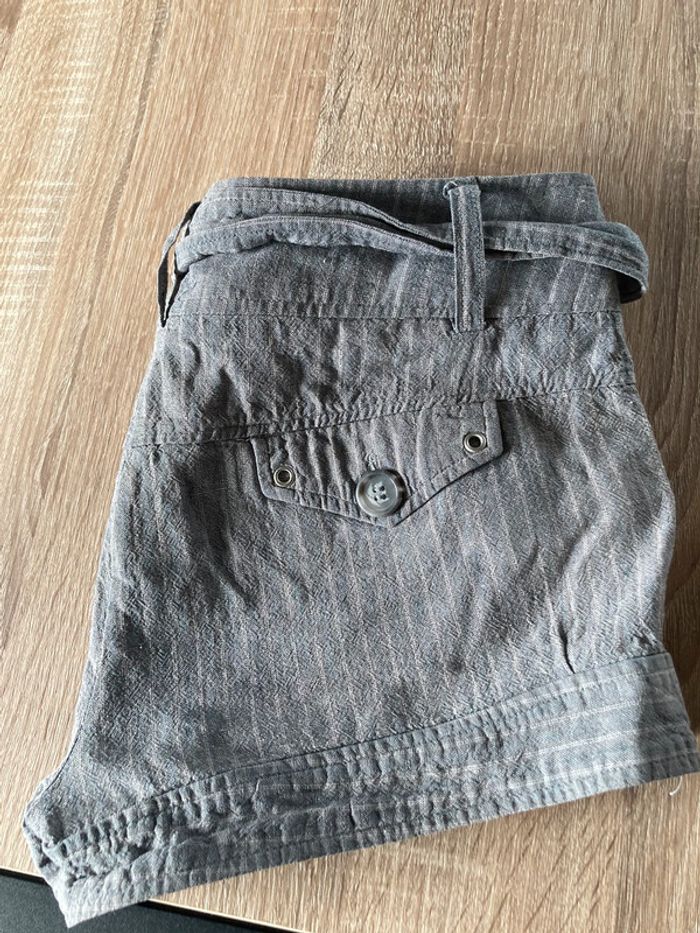 Short gris - photo numéro 2